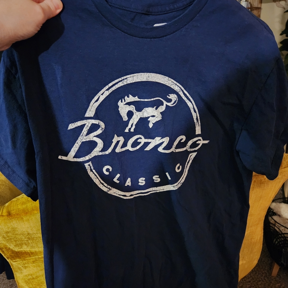 Mens Medium Ford Bronco Shirt (NWOT)